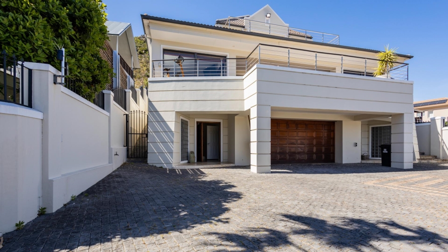 4 Bedroom Property for Sale in Hillcrest Western Cape